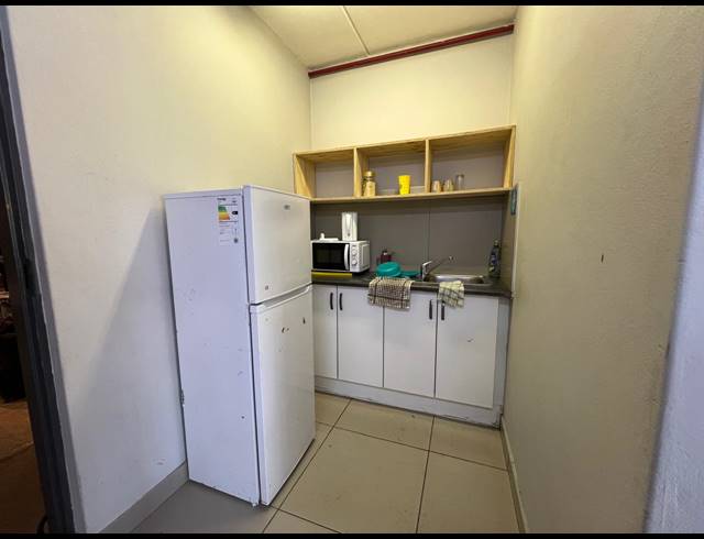 410M² WAREHOUSE TO LET IN STRIJDOMPARK